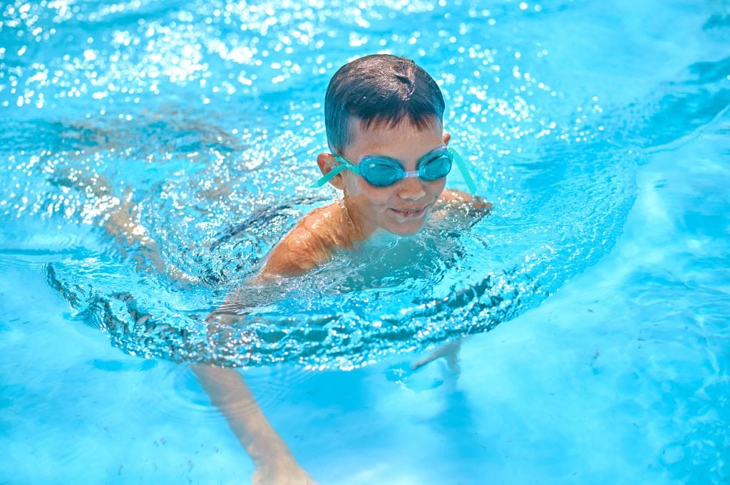 kids-swimming-lesson-first-continuous-swim
