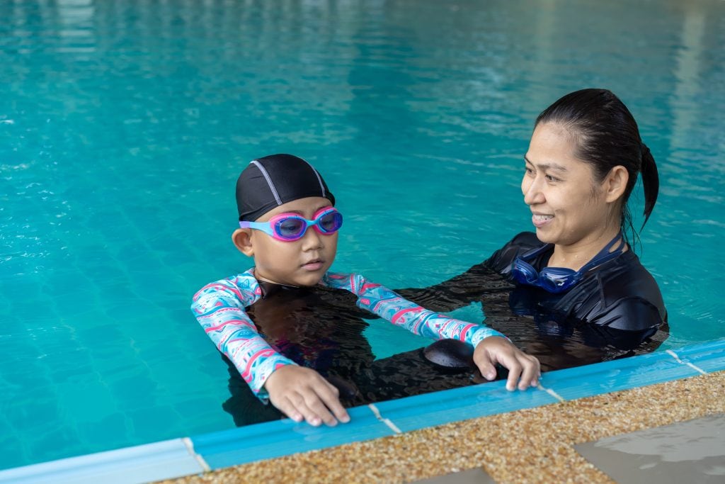 kids-swimming-lesson-float-in-water